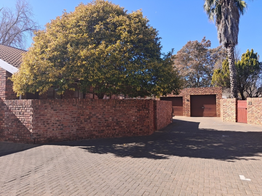 3 Bedroom Property for Sale in Langenhovenpark Free State